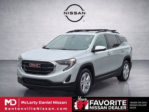 Used 2018 GMC Terrain SLE w/ Driver Convenience Package FWD image 2