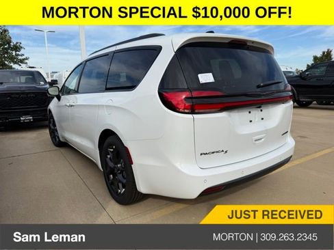 New 2026 Chrysler Pacifica Limited w/ S Appearance Package image 12