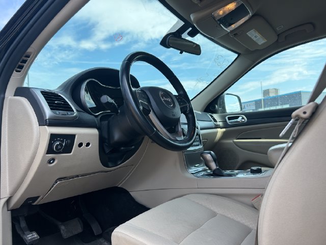 Used 2021 Jeep Grand Cherokee Laredo AWD/4WD image 25