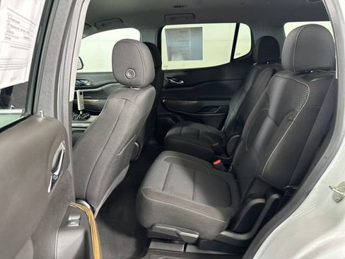 Used 2023 GMC Acadia SLE image 25