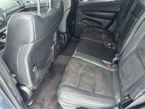 Used 2017 Jeep Grand Cherokee Altitude image 12