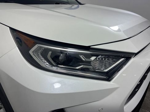 Used 2020 Toyota RAV4 Limited image 4