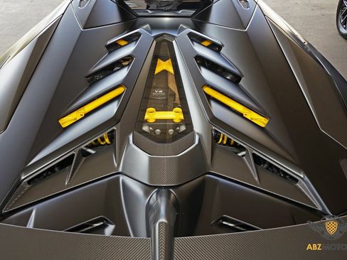 Used 2021 Lamborghini Aventador SVJ image 33