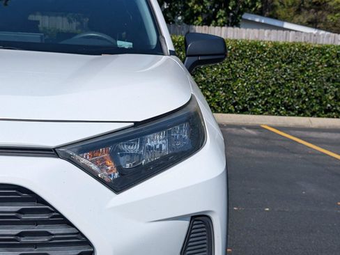 Used 2019 Toyota RAV4 LE FWD image 12
