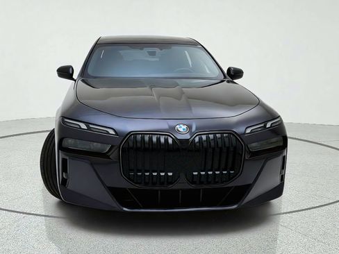 Used 2024 BMW 740i RWD image 3