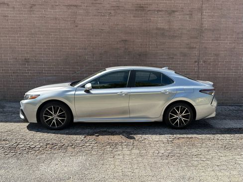 Used 2024 Toyota Camry SE FWD image 3