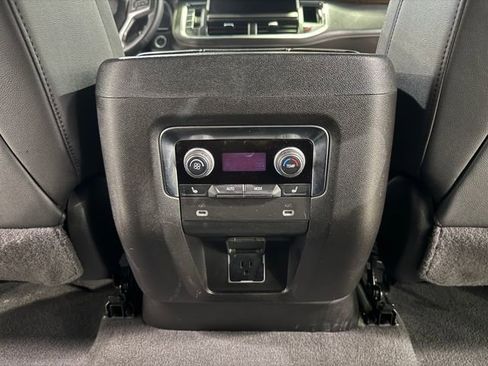 Used 2024 Chevrolet Tahoe Premier AWD/4WD image 30