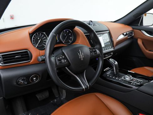 Certified 2023 Maserati Levante GT AWD/4WD image 18