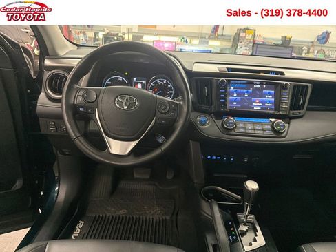 Used 2018 Toyota RAV4 Limited image 12