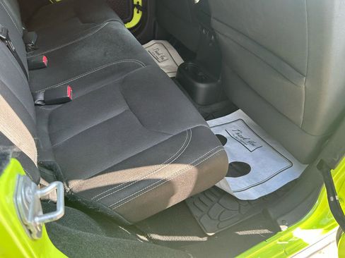 Used 2016 Jeep Wrangler Unlimited Rubicon w/ Connectivity Group image 11