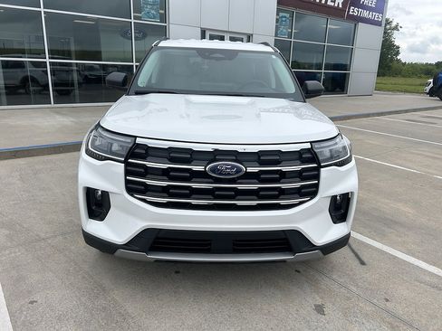 Used 2025 Ford Explorer Active w/ Active Comfort Package AWD/4WD image 8