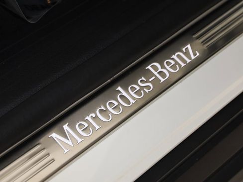 Used 2024 Mercedes-Benz GLS 580 4MATIC image 15