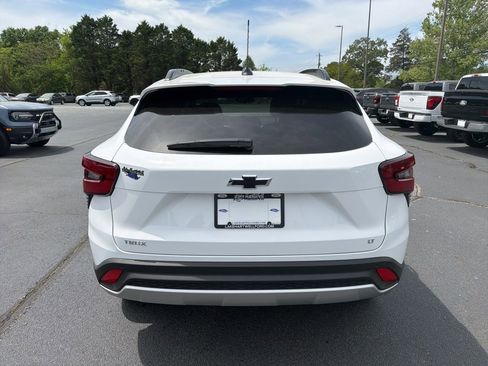Used 2025 Chevrolet Trax LT w/ Driver Confidence Package FWD image 25