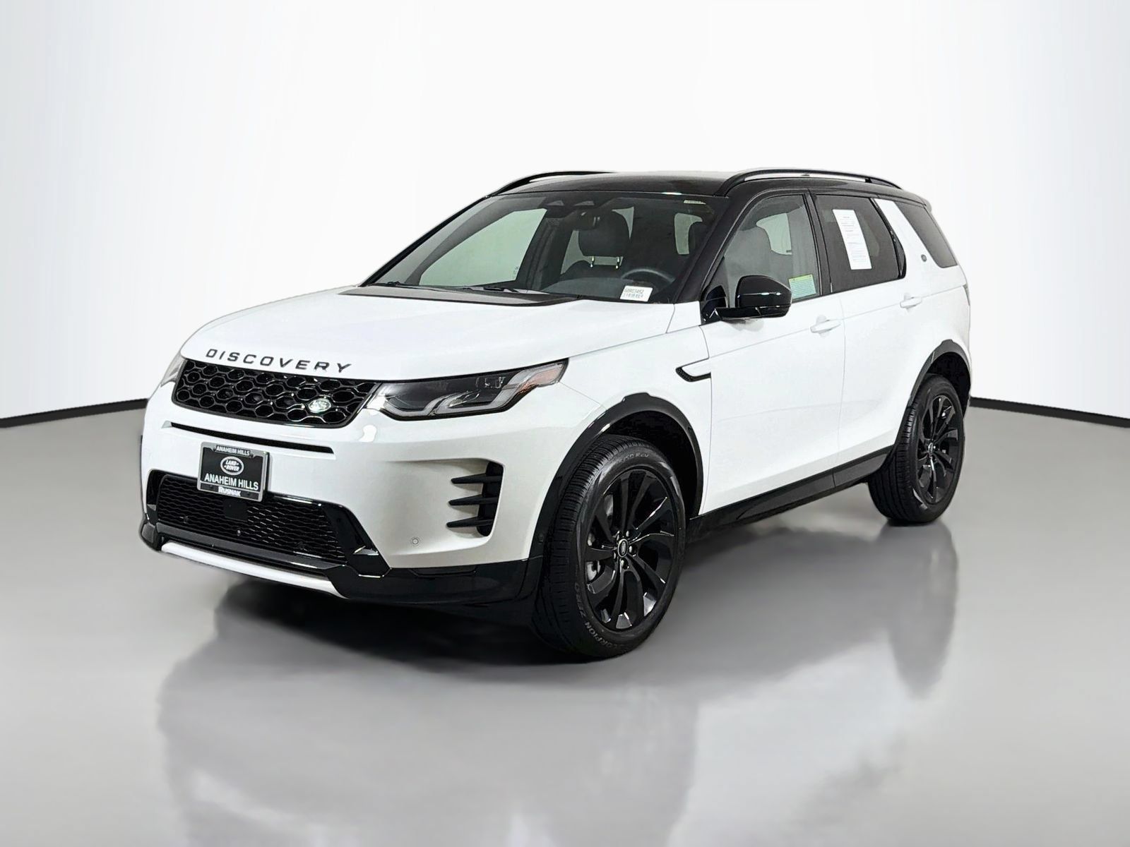 Certified 2025 Land Rover Discovery Sport Dynamic SE AWD/4WD image 1