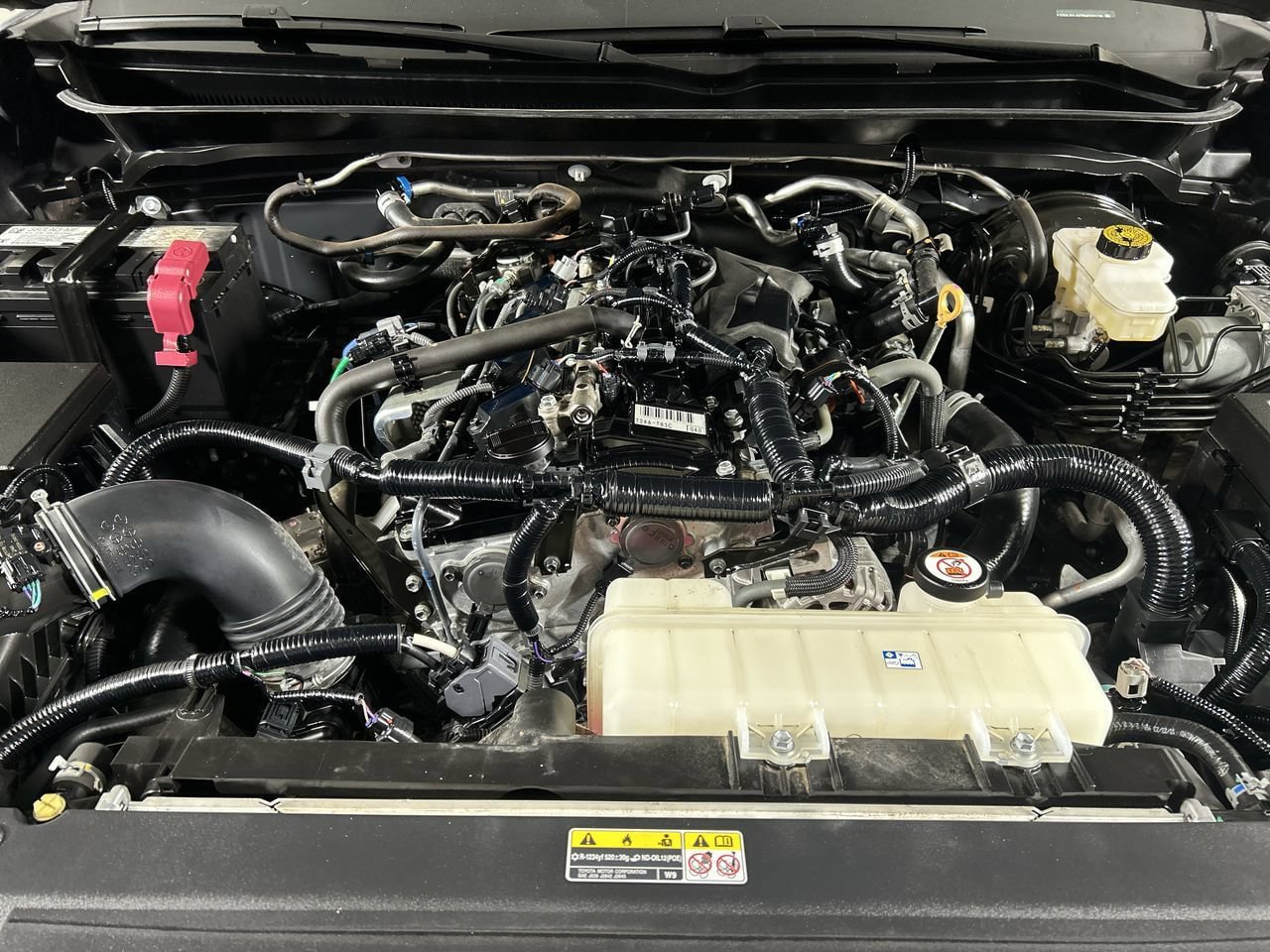 Used 2024 Toyota Tacoma SR5 AWD/4WD image 11