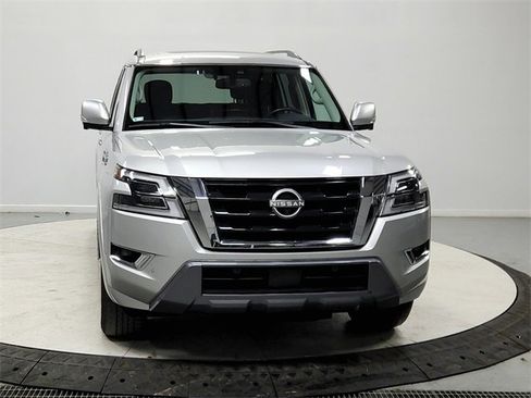 Used 2023 Nissan Armada SL w/ Captain's Chairs Package image 2