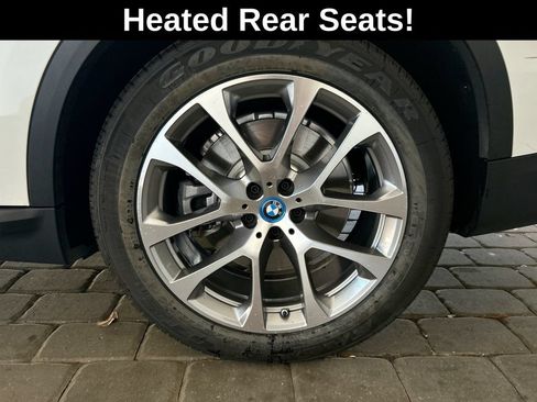 Used 2025 BMW X5 xDrive50e AWD/4WD image 45