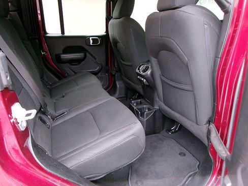 Used 2021 Jeep Gladiator Sport image 9