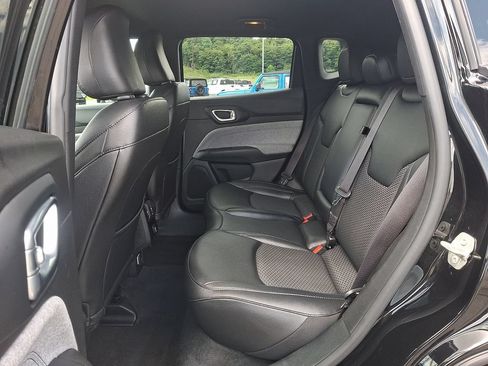 Used 2024 Jeep Compass Latitude AWD/4WD image 10