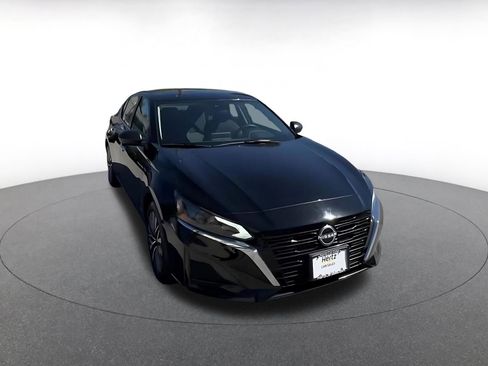 Used 2025 Nissan Altima 2.5 SV image 3