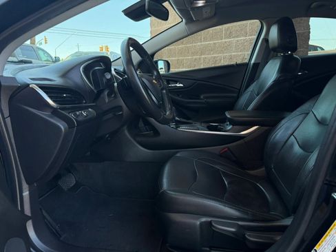 Used 2018 Chevrolet Volt Premier w/ Driver Confidence Package FWD image 40