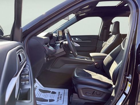 Used 2025 Ford Explorer ST image 25