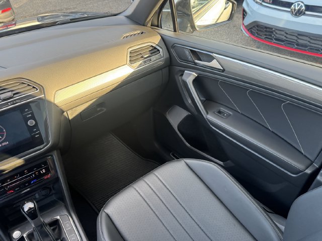 Used 2024 Volkswagen Tiguan SE R-Line AWD/4WD image 14