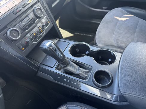 Used 2017 Ford Explorer XLT w/ Equipment Group 202A FWD image 30