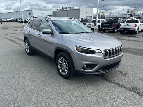 Used 2019 Jeep Cherokee Latitude Plus w/ Comfort/Convenience Group AWD/4WD image 4
