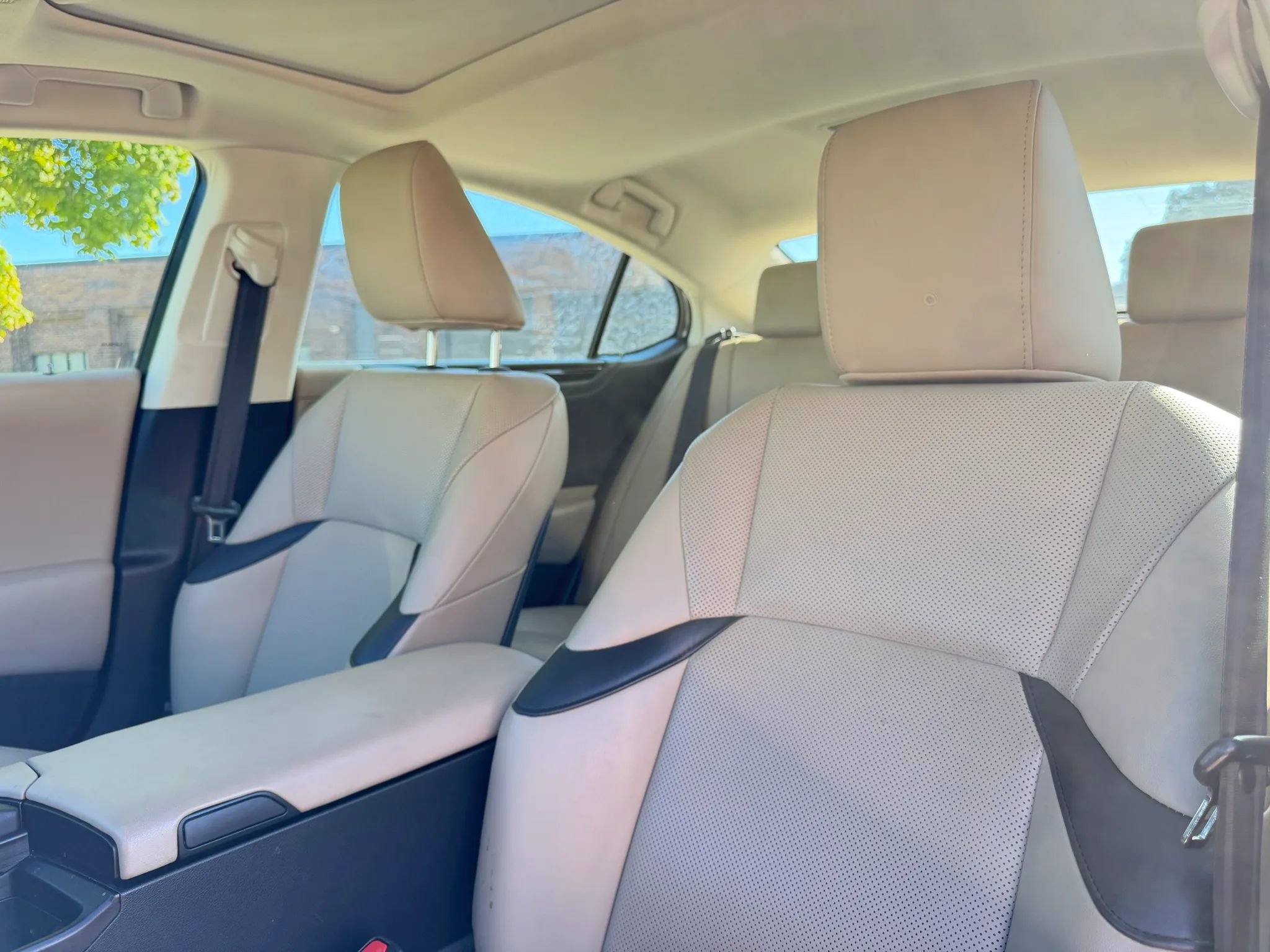 Used 2020 Lexus ES 350 w/ Premium Package FWD image 3