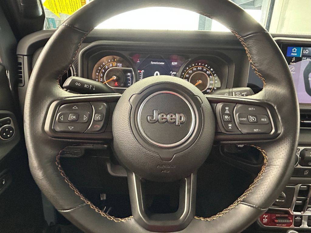 Used 2024 Jeep Gladiator Mojave AWD/4WD image 34