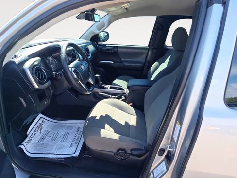 Used 2018 Toyota Tacoma SR5 w/ SR5 Appearance Package (SM) RWD image 10
