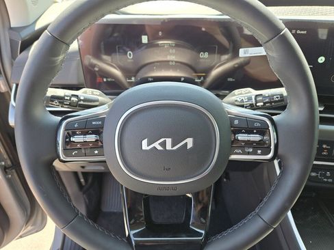 New 2025 Kia Carnival SX Prestige FWD image 13