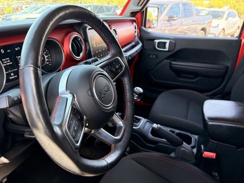 Used 2018 Jeep Wrangler Unlimited Rubicon w/ Dual Top Group AWD/4WD image 17