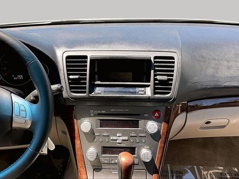 Used 2008 Subaru Outback 2.5i Limited AWD/4WD image 6