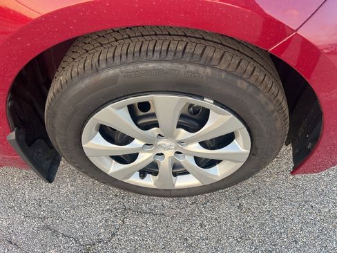 Used 2025 Toyota Corolla LE image 14