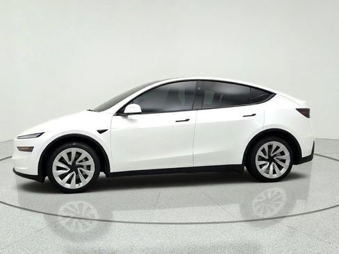 Used 2026 Tesla Model Y AWD image 8