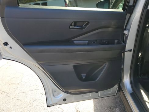 Certified 2024 Nissan Pathfinder SV image 10