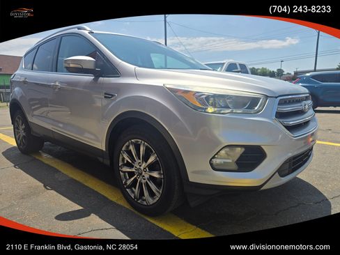 Used 2017 Ford Escape Titanium FWD image 3