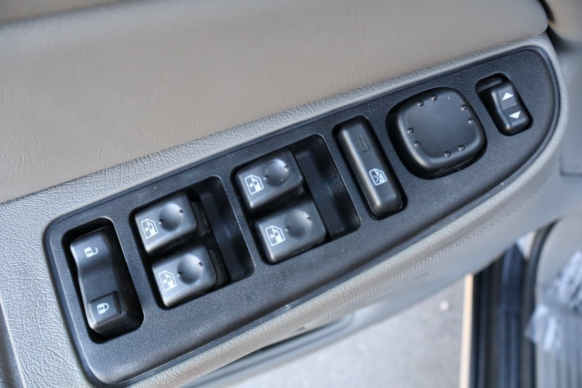Used 2004 Chevrolet Suburban LS w/ Preferred Equipment Group AWD/4WD image 28