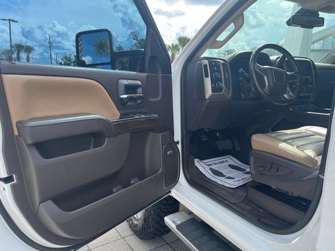Used 2019 GMC Sierra 2500 Denali w/ Duramax Plus Package AWD/4WD image 14