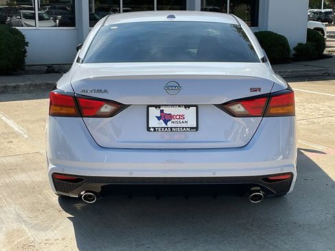 New 2025 Nissan Altima 2.5 SR w/ SR Premium Package image 6