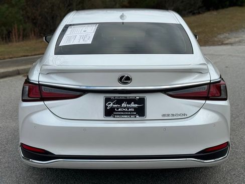 Certified 2023 Lexus ES 300h Ultra Luxury image 12