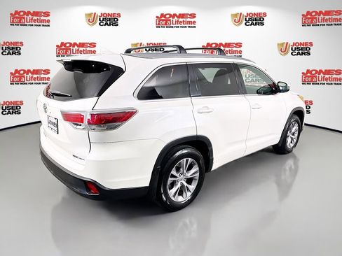 Used 2014 Toyota Highlander XLE AWD/4WD image 18
