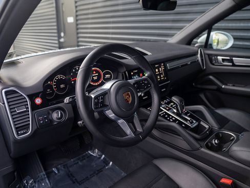 Used 2022 Porsche Cayenne Platinum Edition AWD/4WD image 4