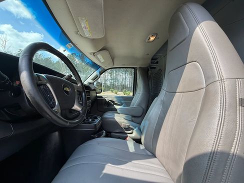 Used 2016 Chevrolet Express 2500 RWD image 15