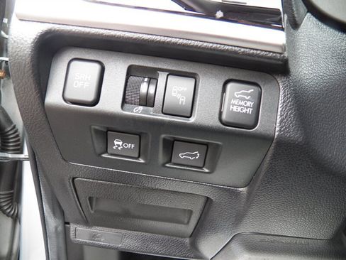 Used 2017 Subaru Forester 2.5i Touring AWD/4WD image 19