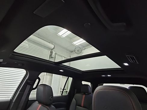 Used 2024 Chevrolet Traverse RS w/ LPO, Floor Liner Package image 30