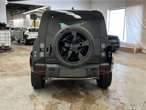 New 2026 Land Rover Defender 110 X-Dynamic SE image 4