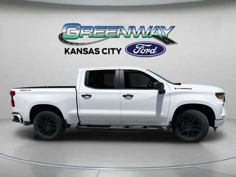 Used 2024 Chevrolet Silverado 1500 Custom w/ Turbomax Blackout Package AWD/4WD image 9